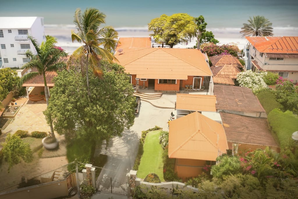 Villa Corona Azul beachfront villa in Playa Corona with infinity pool and Pacific views - Bannaba Stays