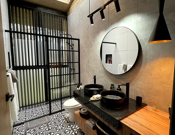 Crystal Cabin Cerro Azul surrounded by lush greenery 01